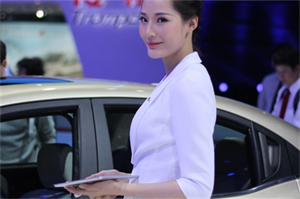 The decoration of the studio is simple and elegant